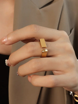 Amalie Geometric Golden Open Ring