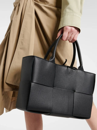 Textured Leather Tote Bag with Reinforced Stitching